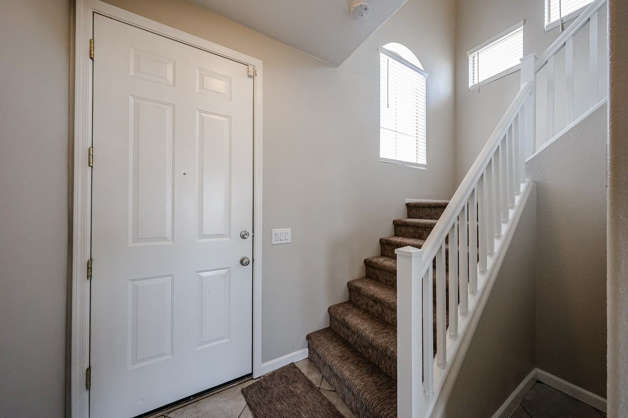 3825 S 60th Dr - Photo 5 of 38