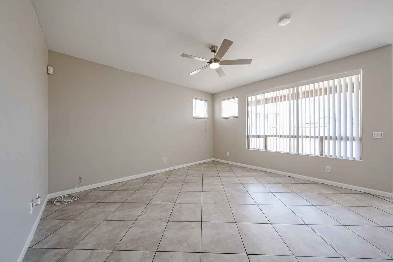 3825 S 60th Dr - Photo 6 of 38