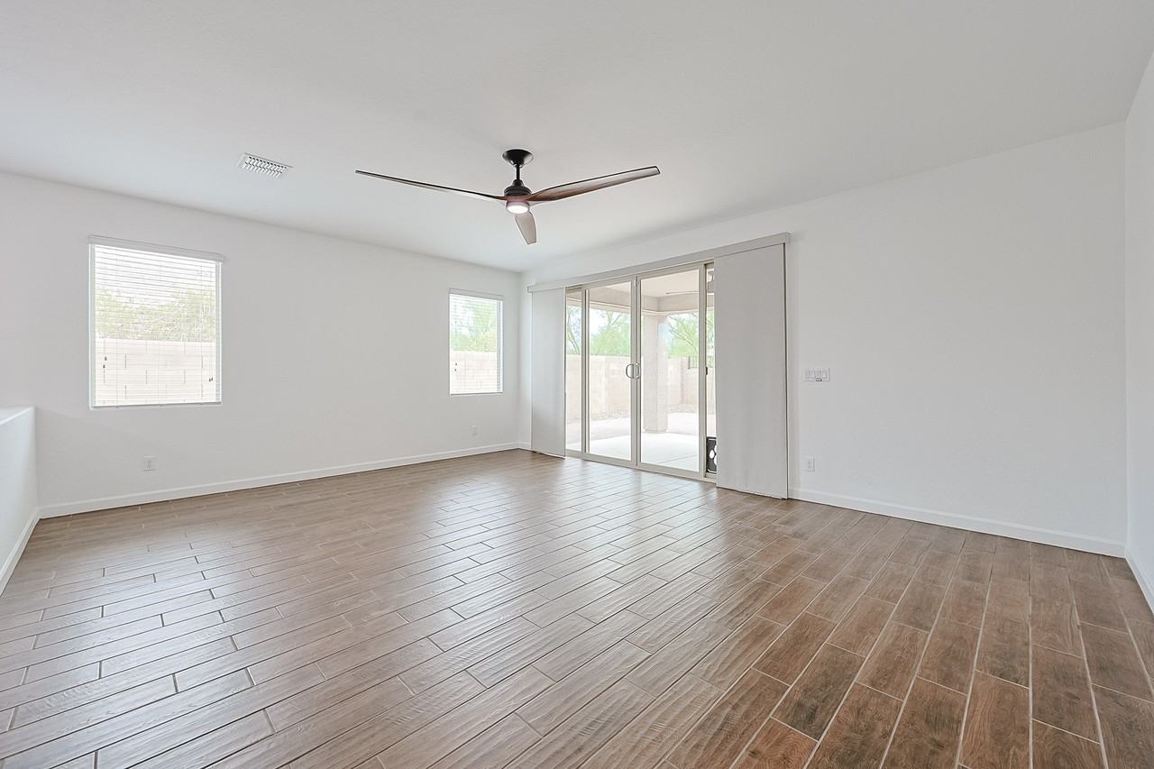 13607 W Briles Rd - Photo 4 of 32