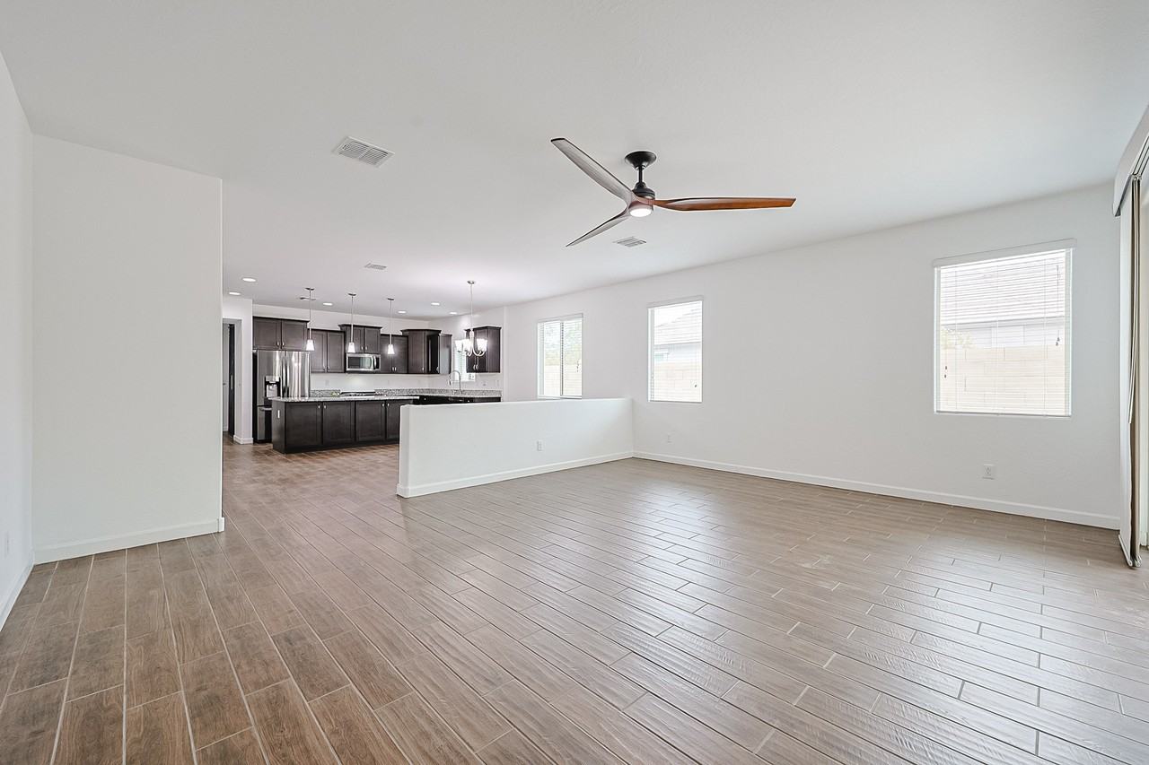 13607 W Briles Rd - Photo 5 of 32