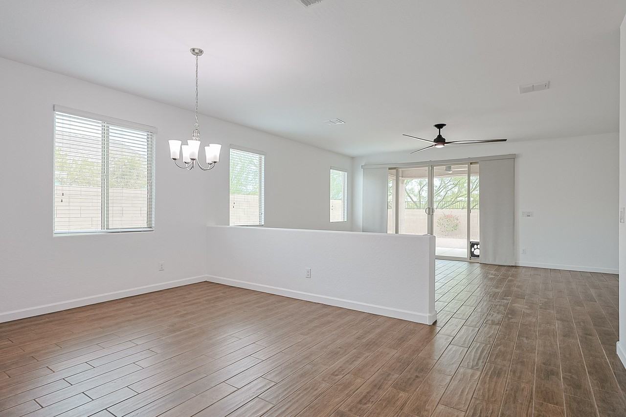 13607 W Briles Rd - Photo 7 of 32