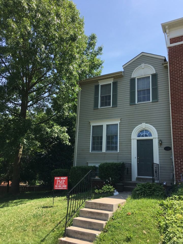 2410 Dunmore Ct - Photo 2 of 26