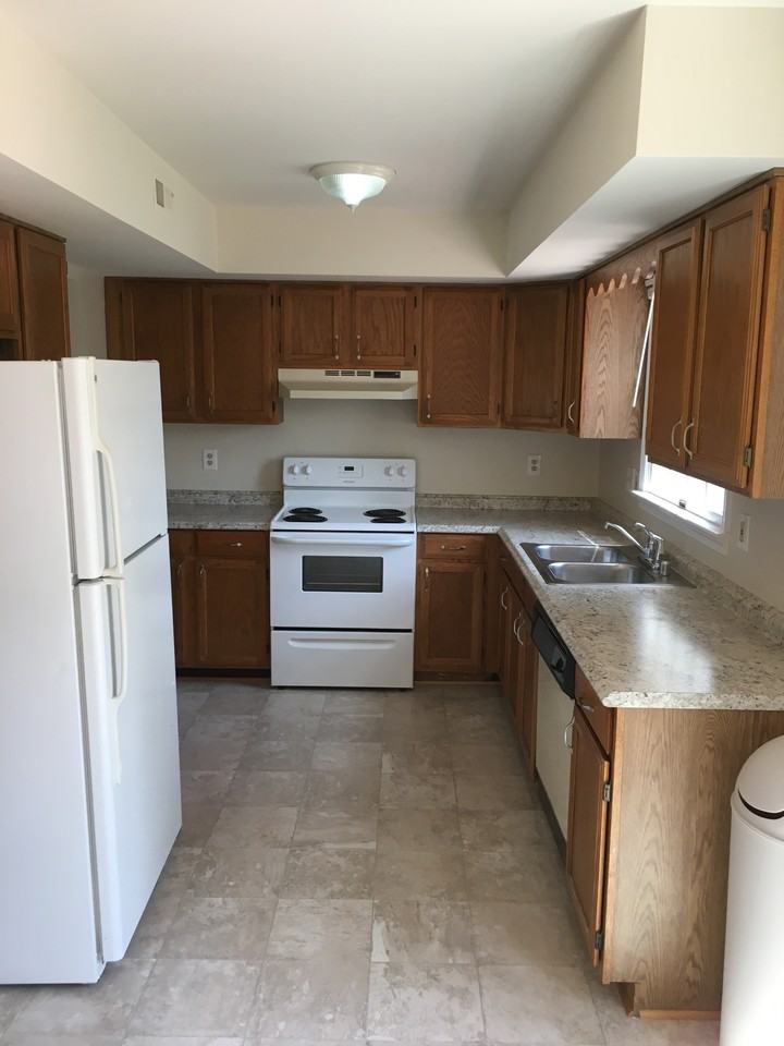 2410 Dunmore Ct - Photo 7 of 26