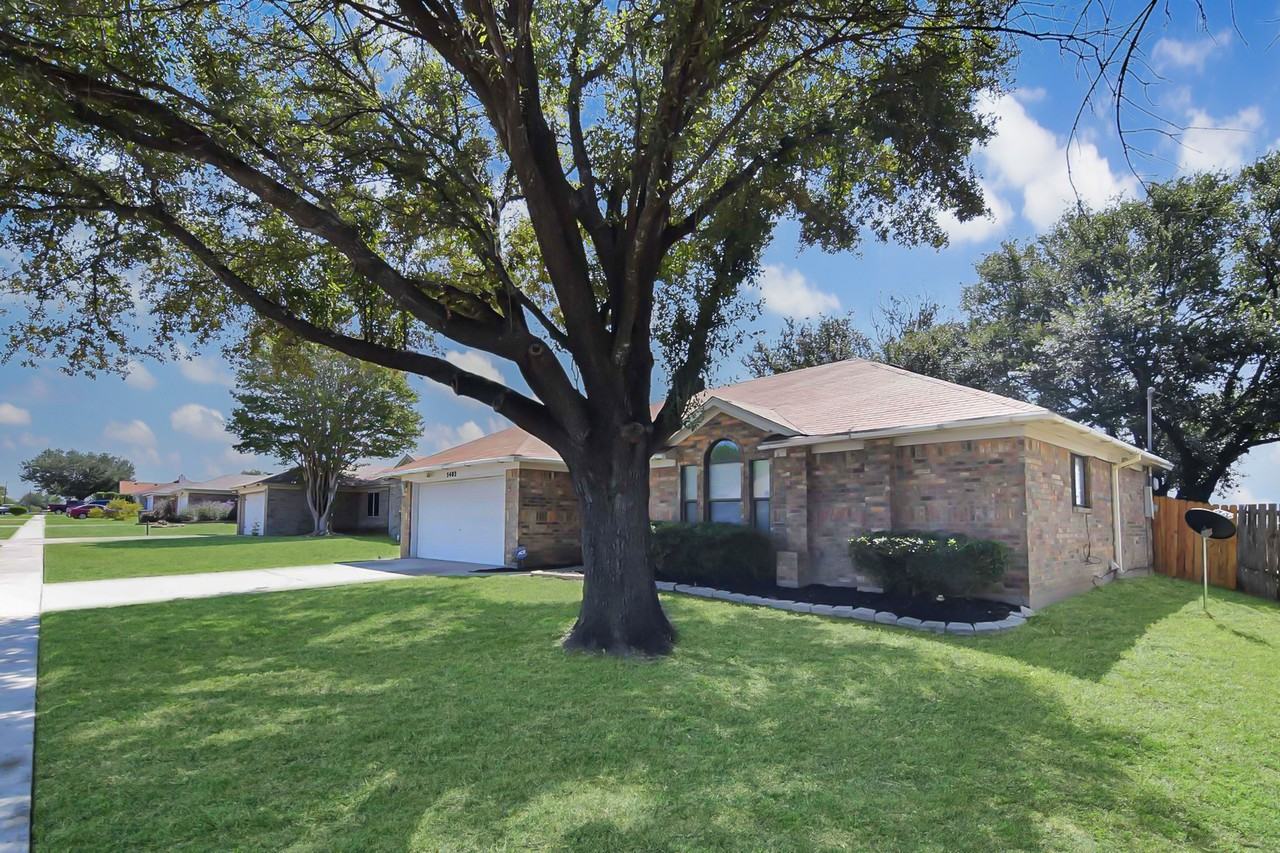 5402 Birdcreek Dr - Photo 2 of 17