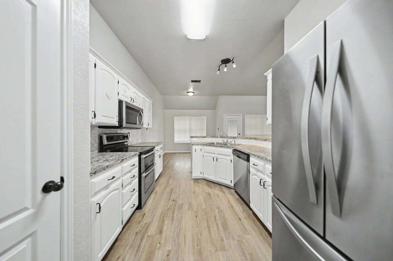 616 Man O War Dr - Photo 4 of 26