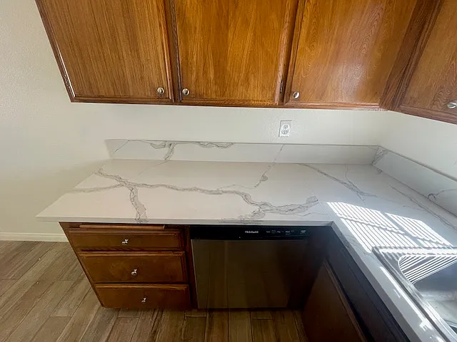 521 W D St #H - Photo 3 of 8
