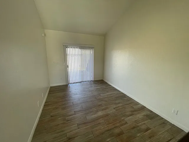 521 W D St #H - Photo 4 of 8