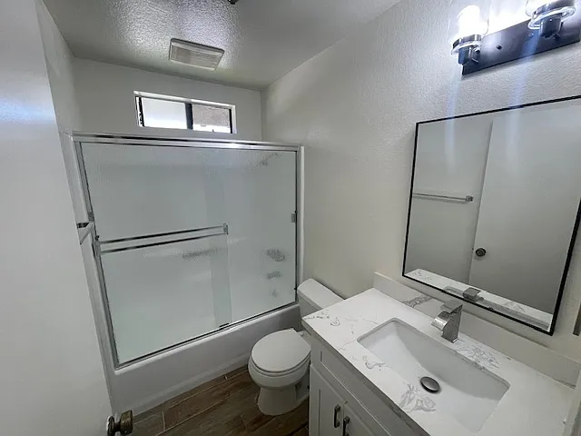 521 W D St #H - Photo 7 of 8