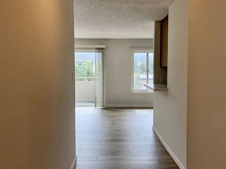 1190 W Hillsdale Blvd - Photo 2 of 12