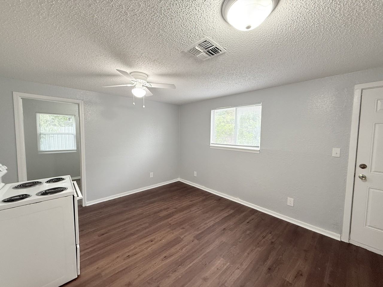 3212 S Ross Ave - Photo 4 of 13