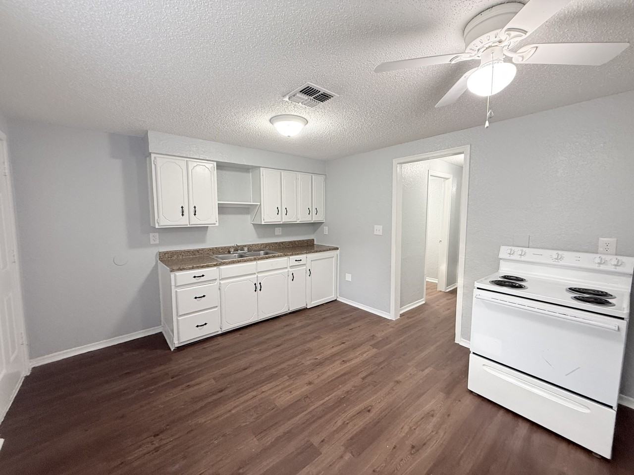 3212 S Ross Ave - Photo 6 of 13