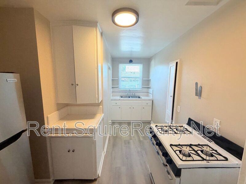 901 N San Gabriel Ave #2 - Photo 5 of 18