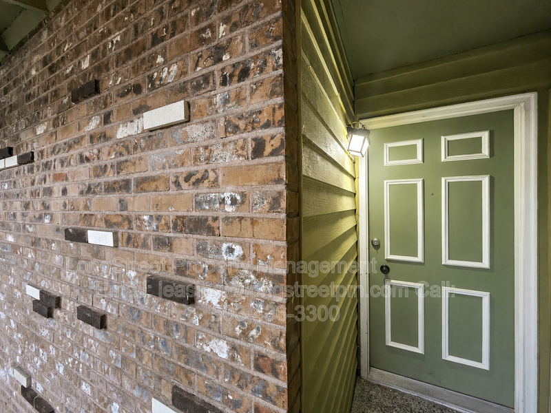 4606 Ne Broadway - Photo 3 of 21