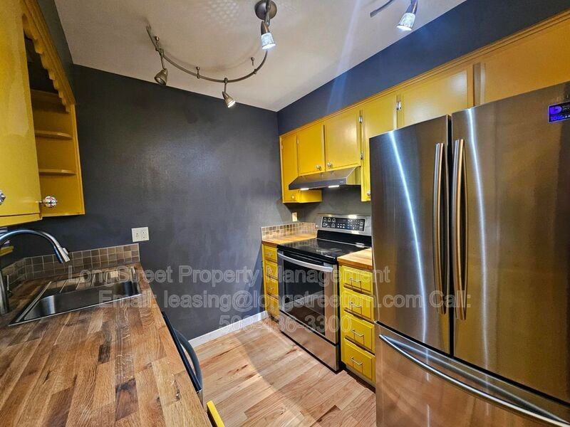 4606 Ne Broadway - Photo 4 of 21