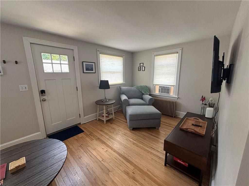 111 Cedar Ave - Photo 3 of 11