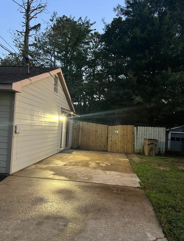 94 Burnham Dr - Photo 2 of 17