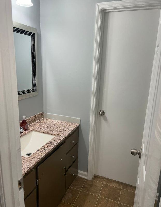 94 Burnham Dr - Photo 3 of 17