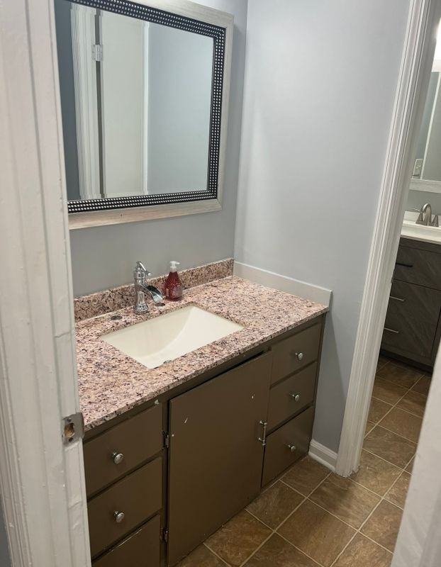 94 Burnham Dr - Photo 5 of 17