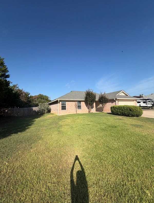 715 Lakeview Dr - Photo 2 of 30