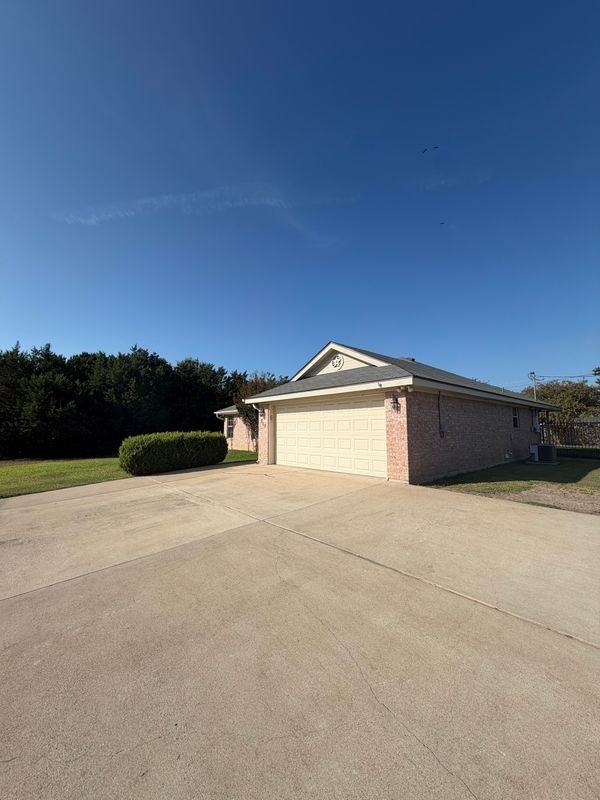 715 Lakeview Dr - Photo 4 of 30
