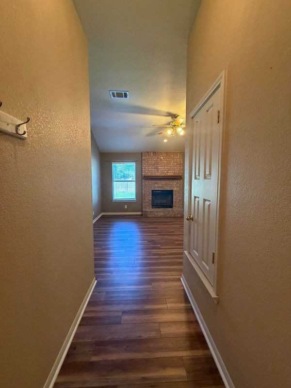 715 Lakeview Dr - Photo 5 of 30