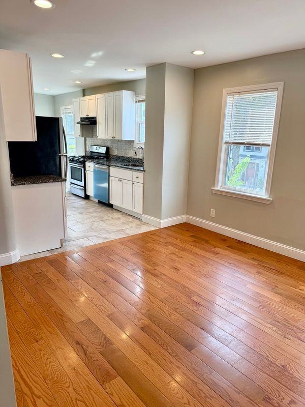 2131 Dorchester Ave - Photo 4 of 35