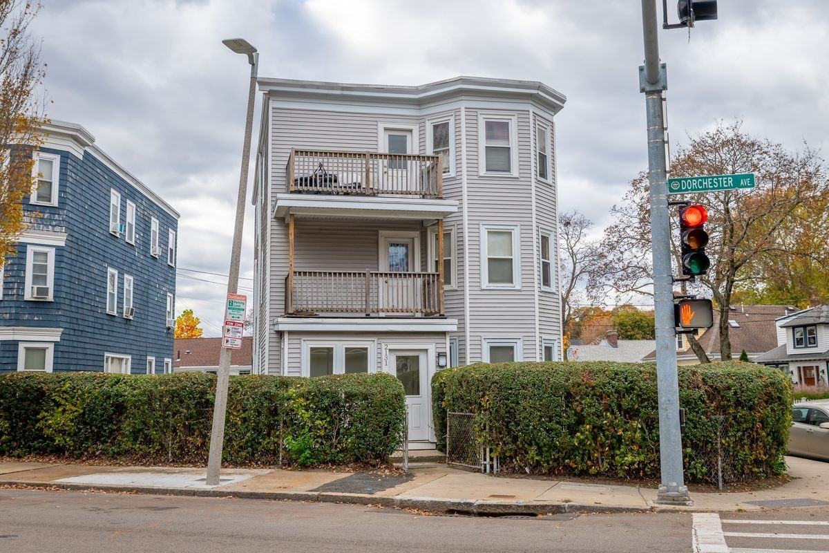 2131 Dorchester Ave - Photo 7 of 35