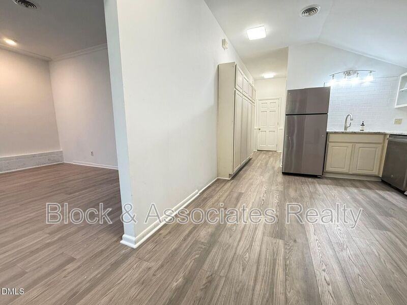 1421 - Photo 2 of 13
