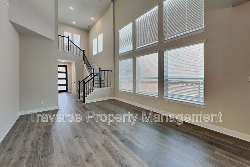 2013 Tolleson Dr - Photo 3 of 25