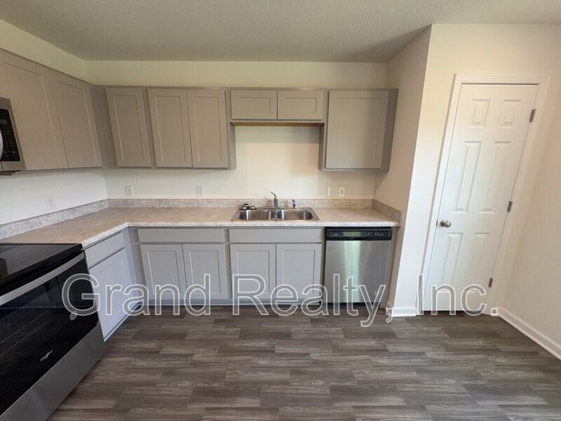 4316 Jitterbug St - Photo 6 of 21