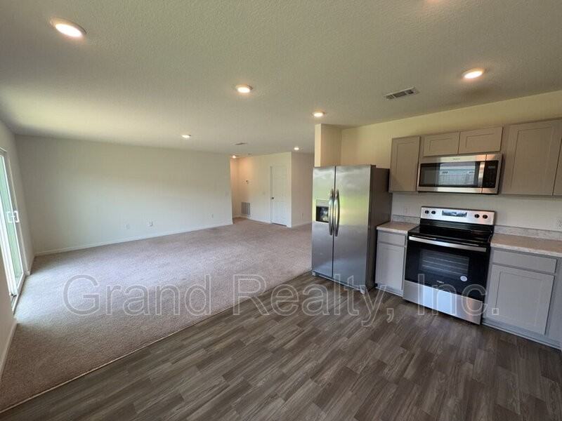 4316 Jitterbug St - Photo 7 of 21