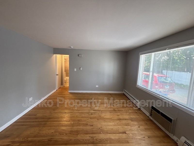 10720 S Ridgeland Ave #4 - Photo 3 of 6