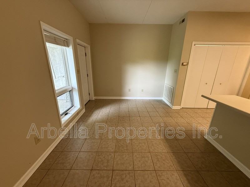 420 W Jackson Blvd #42 - Photo 5 of 12