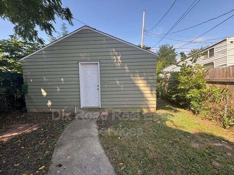 67 S Mcgee St - Photo 3 of 24