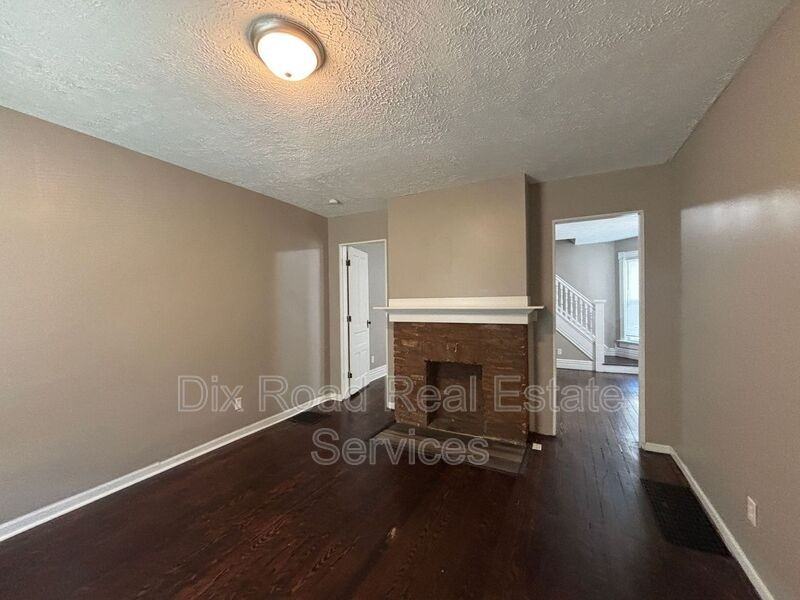 67 S Mcgee St - Photo 4 of 24