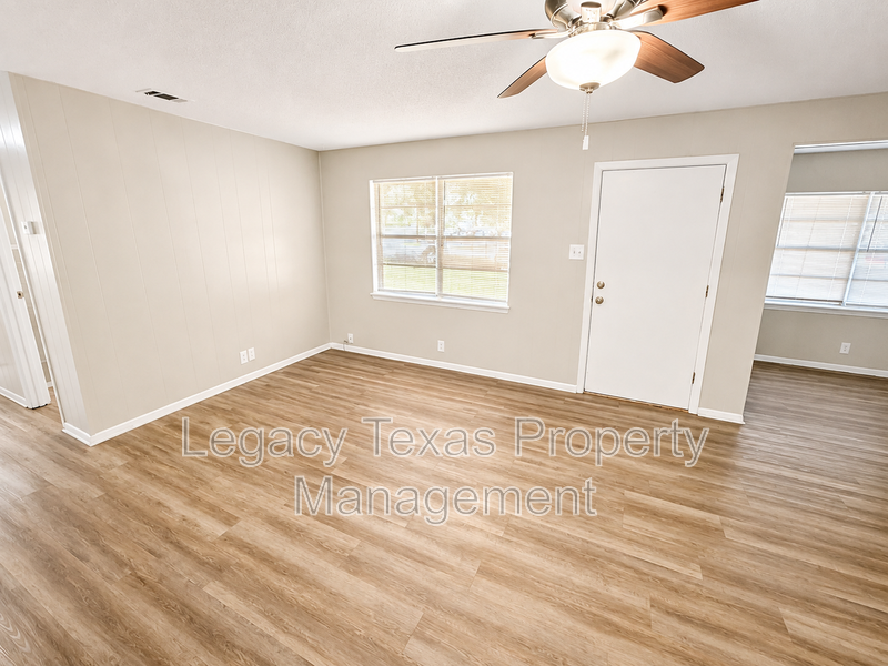 1902 Joslin St - Photo 4 of 13