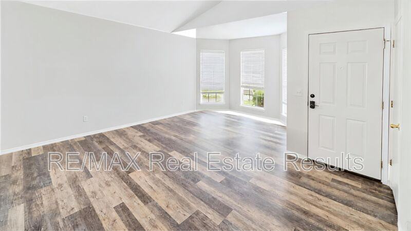 1301 Spring St - Photo 4 of 15