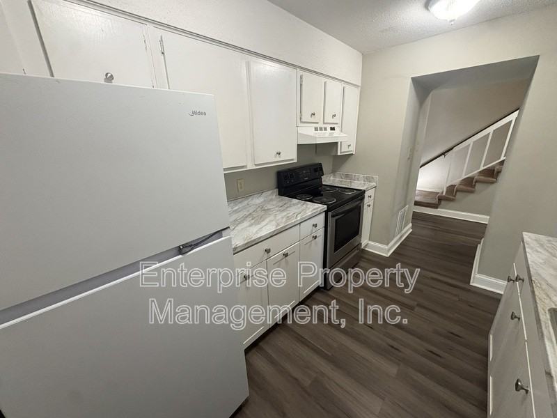 8176 Harley St - Photo 5 of 23