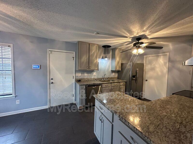 3115 Santa Valley St - Photo 4 of 16