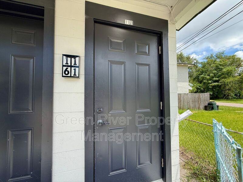 1161 W 5th St - Photo 5 of 22