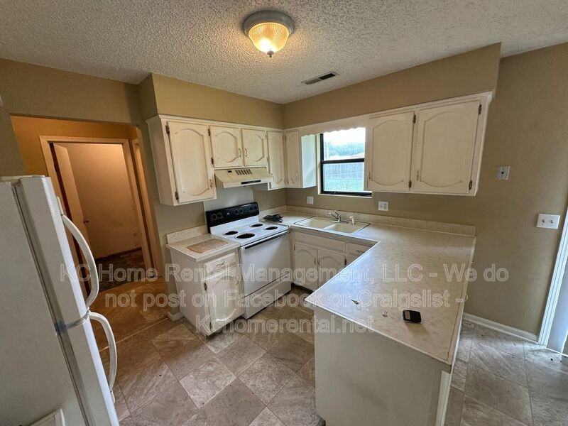 900 Nw 36th Street Ter - Photo 4 of 27