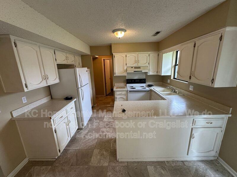 900 Nw 36th Street Ter - Photo 6 of 27