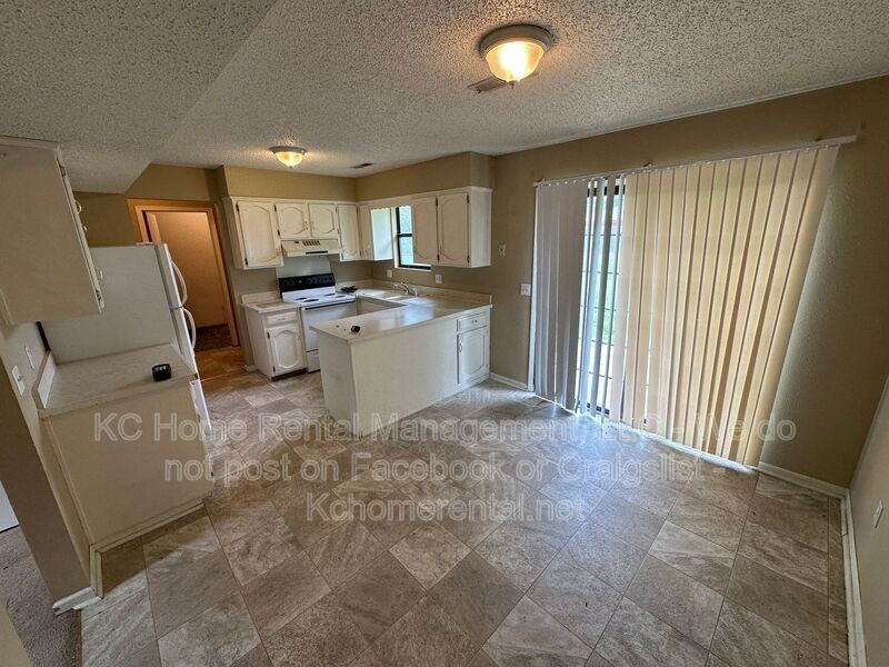 900 Nw 36th Street Ter - Photo 7 of 27