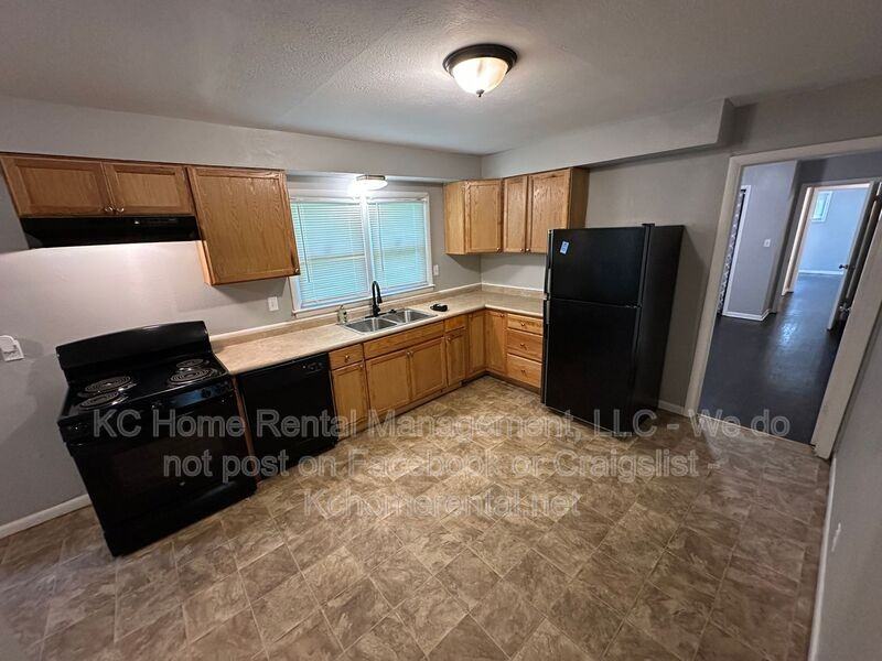 7604 E 107th St - Photo 3 of 28