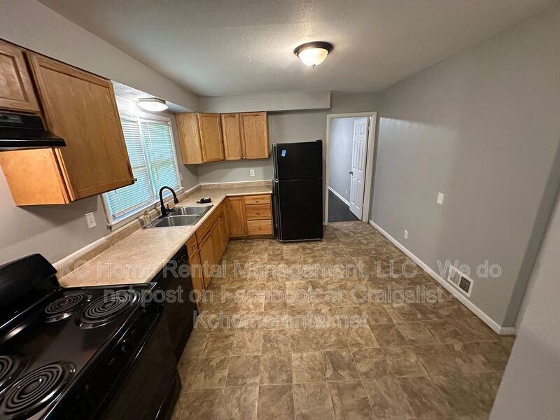 7604 E 107th St - Photo 4 of 28