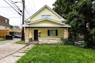 1111 W 44th St #B - Photo 1 of 1