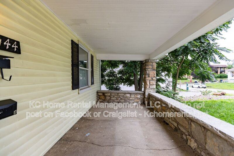 1111 W 44th St #B - Photo 3 of 18
