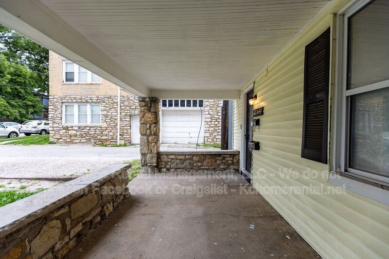 1111 W 44th St #B - Photo 4 of 18