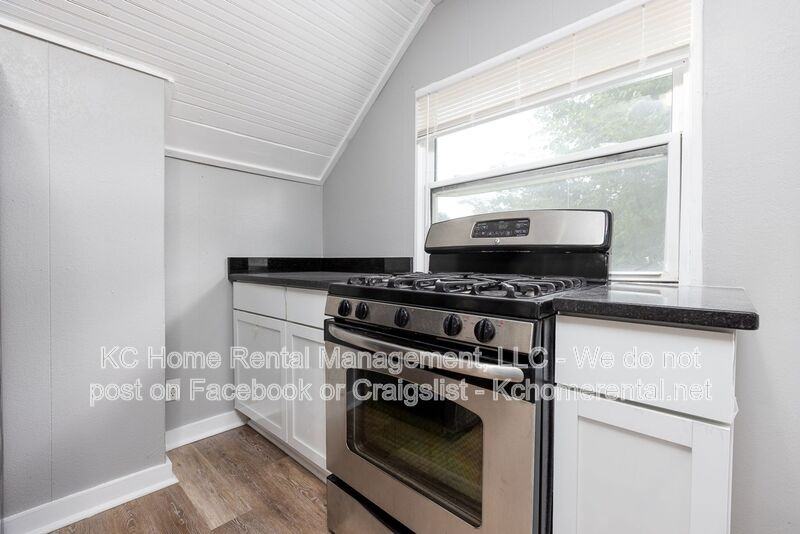 1111 W 44th St #B - Photo 7 of 18