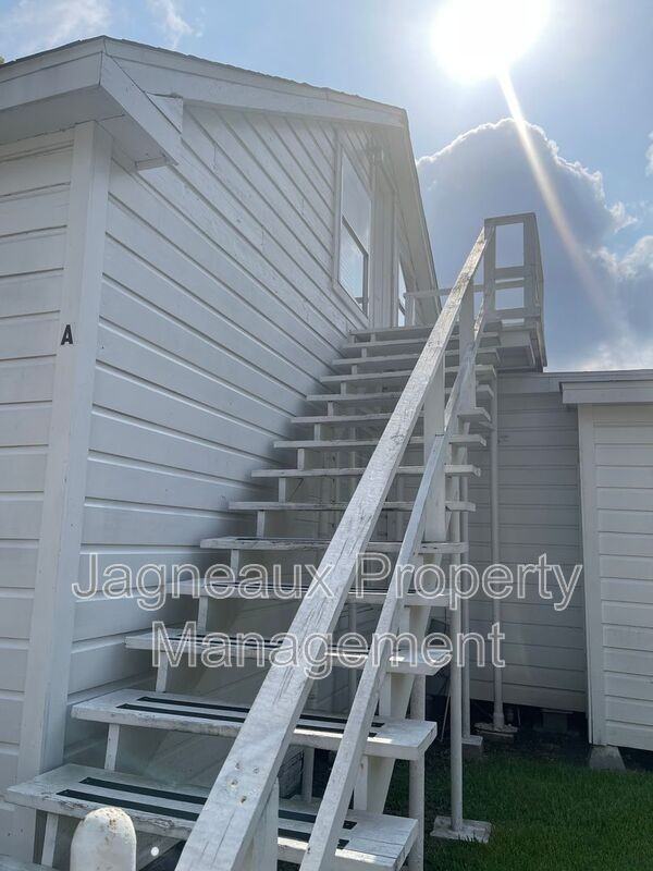415 Ash St #A - Photo 2 of 10